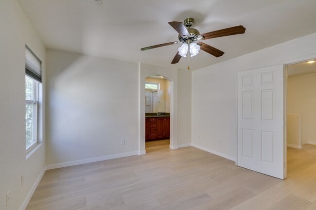 Foto del edificio - Bright & Inviting 3 Bedroom Home in 89148
