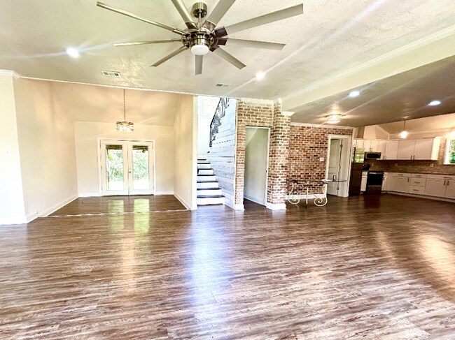 Foto del edificio - 13043 Sullivan Ln