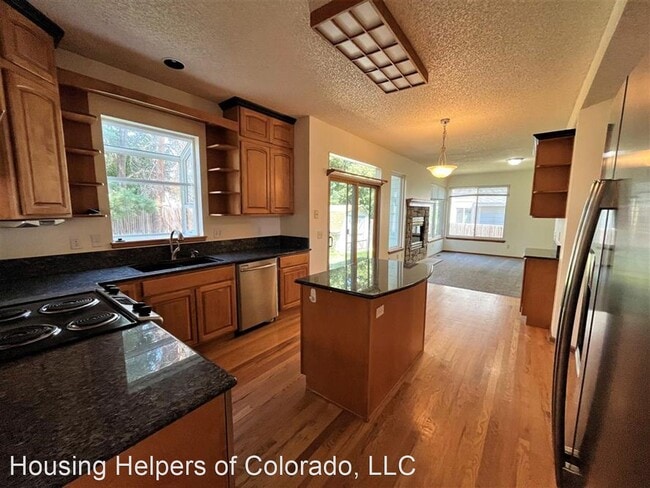 Building Photo - 5 br, 3.5 bath House - 185 Mesa Ct