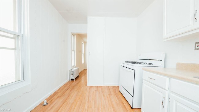 Building Photo - 383 Rutland Rd