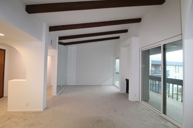 Foto del edificio - Coastal Ventura living – Gorgeous Ocean Views near Surfers Point