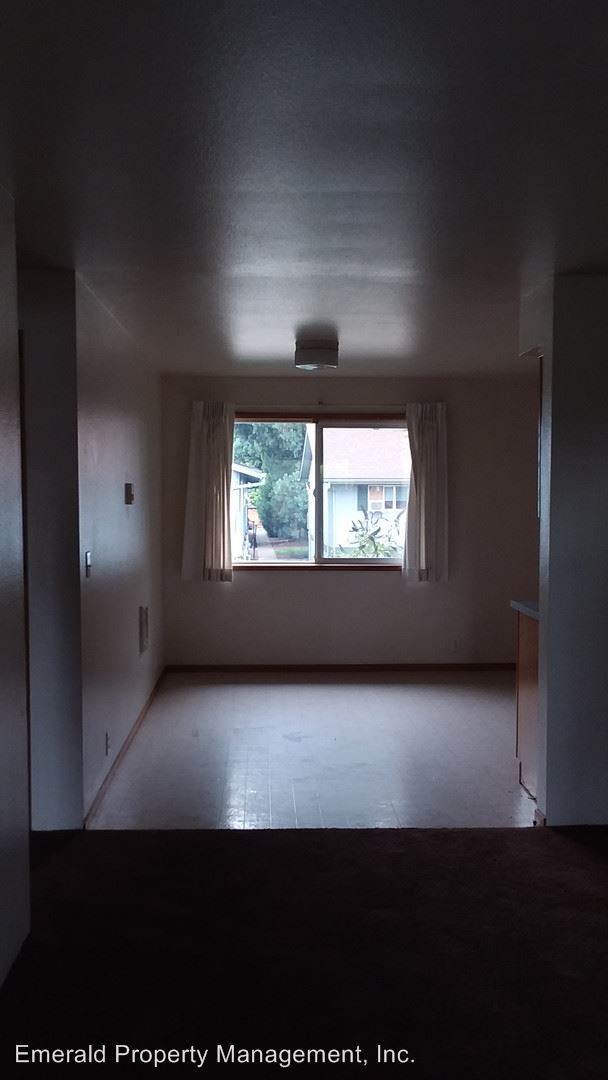 Building Photo - 2420 Pheasant Blvd