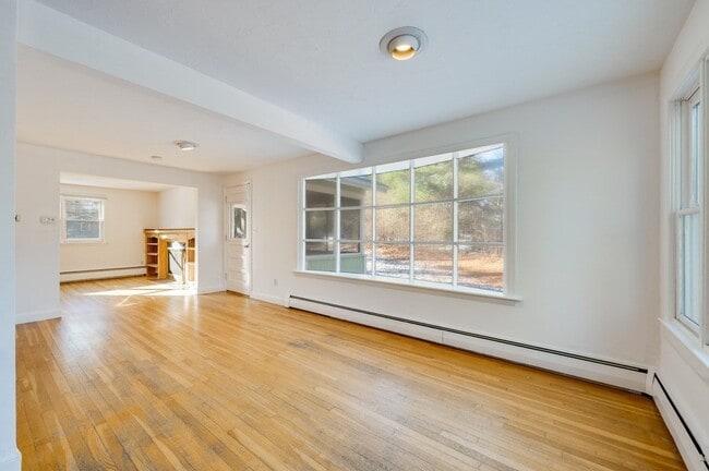 Foto del edificio - 250 Hudson Rd