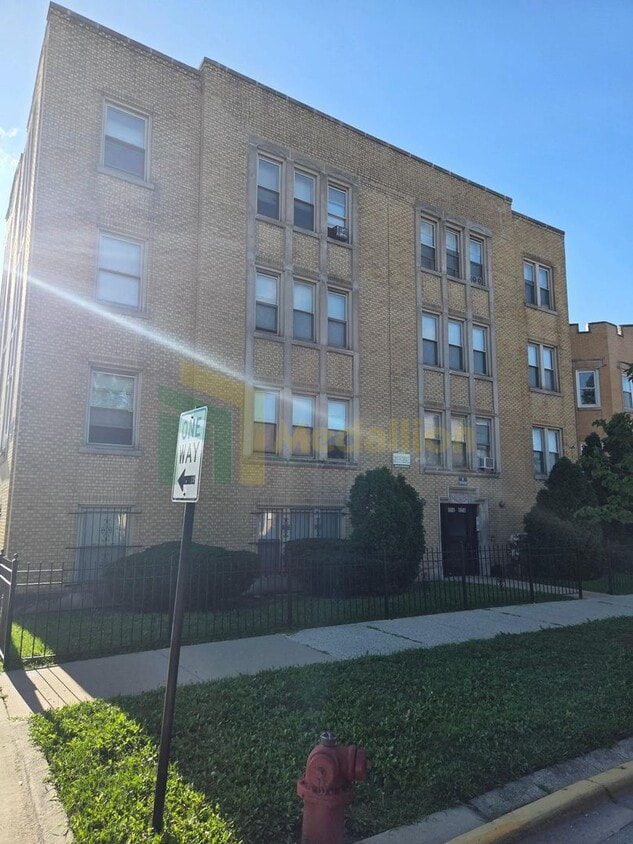 Primary Photo - Bright & Spacious 2-Bedroom with Modern Up...