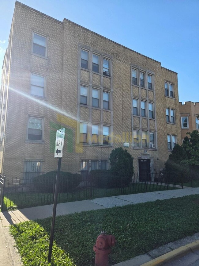 Building Photo - 8058 S Hermitage Ave