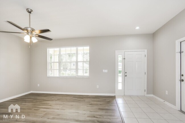 Building Photo - 10841 Newbridge Dr