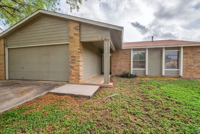 Building Photo - 1014 Cloverbrook St