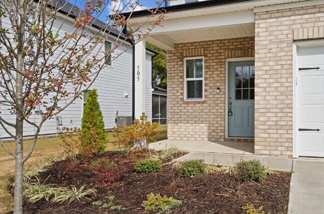 Foto del edificio - 3-Bedroom Spacious New Construction Home i...