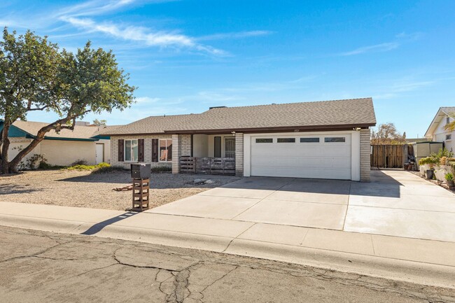 Building Photo - 3B/2BA Tempe Home – Where Comfort Meets Co...