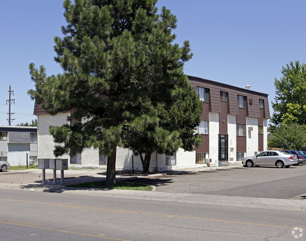 Primary Photo - 2006 Vinewood Ln