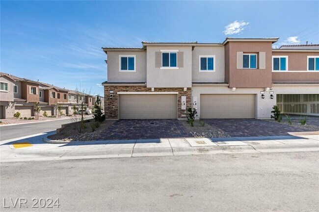 Foto del edificio - BRAND NEW 4 BED 2 BATH TOWNHOME IN THE NOR...