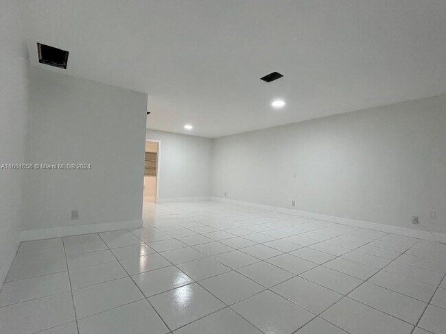 Foto del edificio - 533 S Rainbow Dr