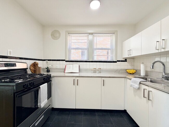 Foto del edificio - 5308-5308 Jamieson Ave