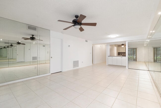 Building Photo - 3525 S Ocean Blvd