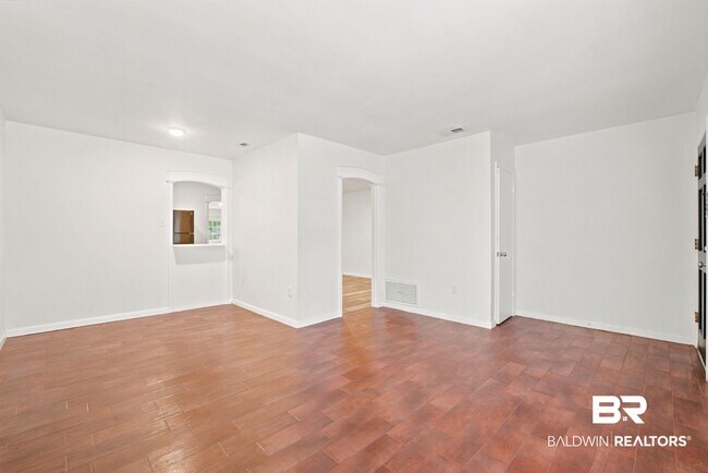 Foto del edificio - 509 Gayfer Ave