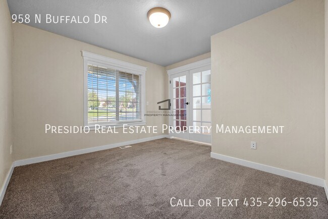 Foto del edificio - 958 N Buffalo Dr
