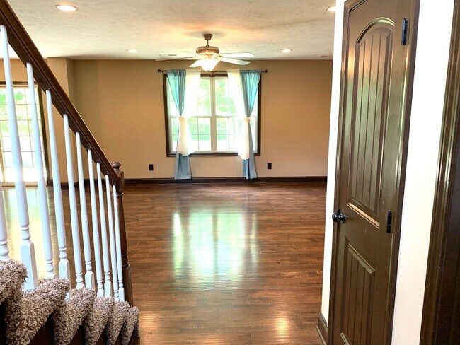 Building Photo - 1180 Morstead Dr