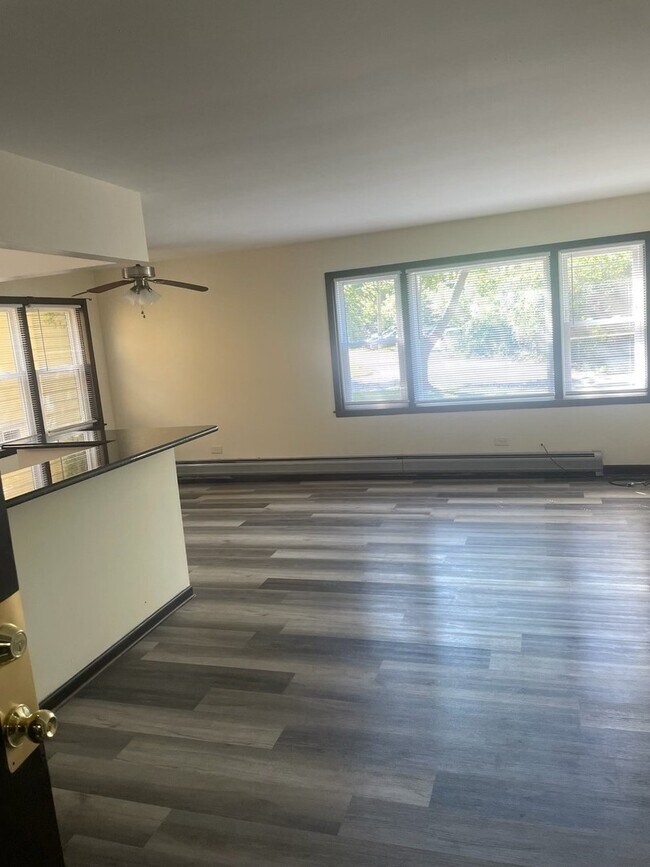 Foto del edificio - 7745 Adams St