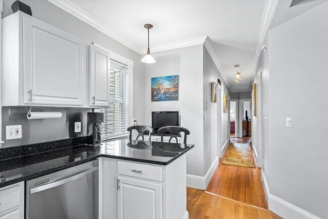Foto del edificio - 773 Columbia Rd