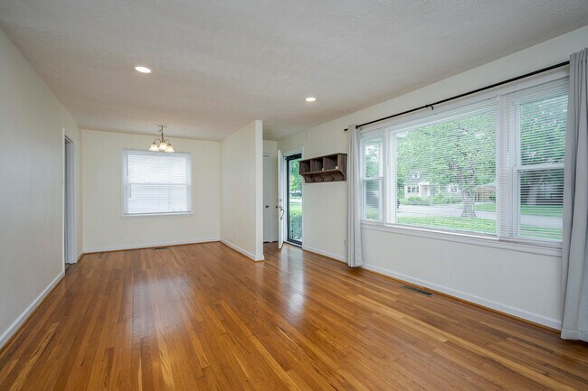 Foto del edificio - 649 Mitchell Ave
