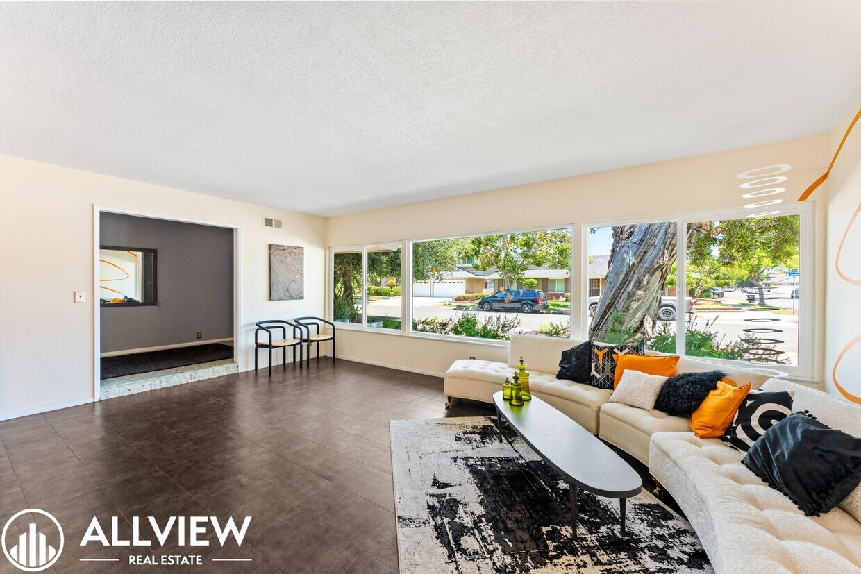 Primary Photo - Exquisite 4 Bed 2.5 Bath Home in Orange!
