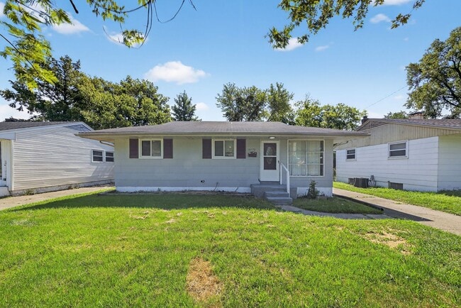 Building Photo - 10772 Spring Garden Dr