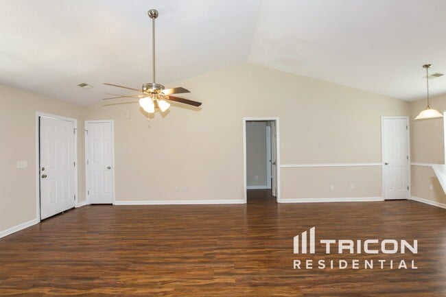 Building Photo - 744 N Shadowbrook Dr