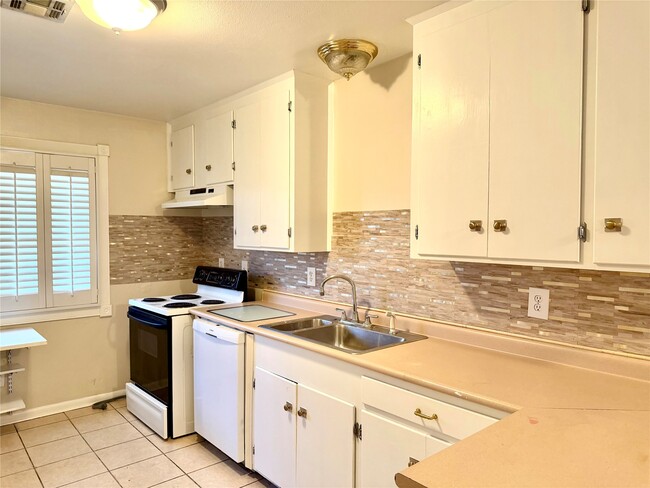 Foto del edificio - 4275 Bethel Blvd