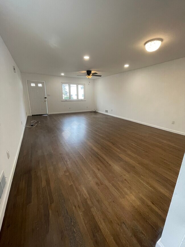 Building Photo - 314 Wilson Ave