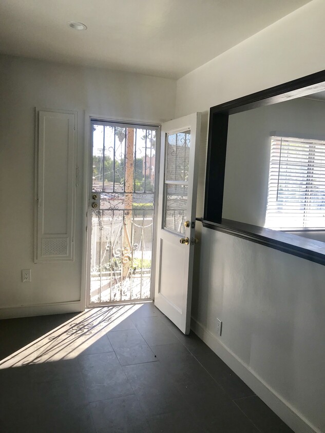 843 N Las Palmas Ave Unit 3 4, Los Angeles, CA 90038 Apartments in