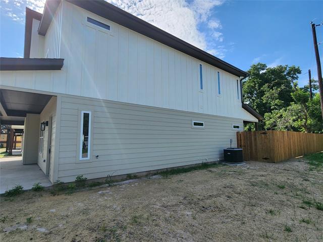 Building Photo - 211 Trinity St