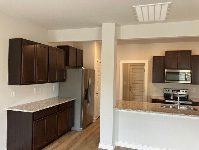 Foto del edificio - 6028 Taramore Ln NW