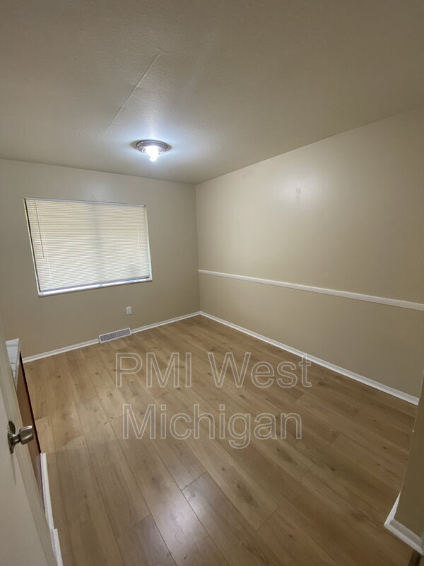 Foto del edificio - 6081 In the Pines Dr SE