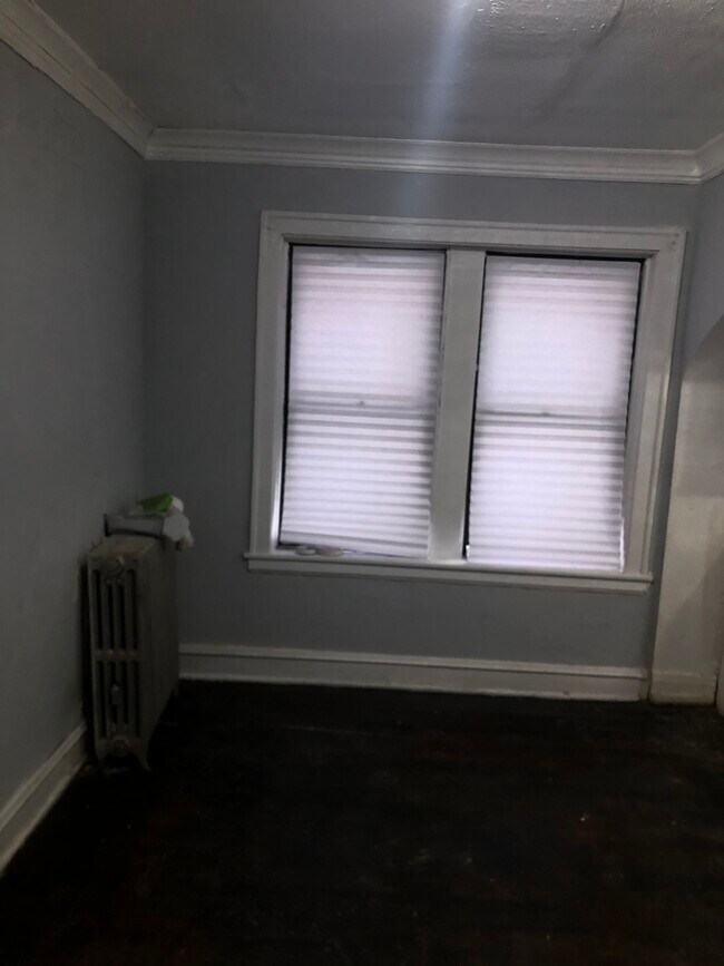 Building Photo - 1604 W 81st St