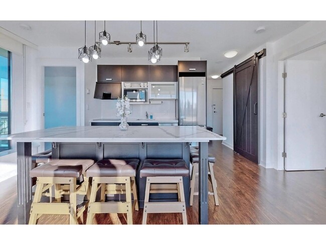 Building Photo - 10777 University Dr