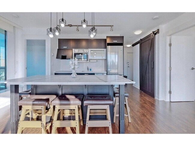 Photo du bâtiment - 10777 University Dr