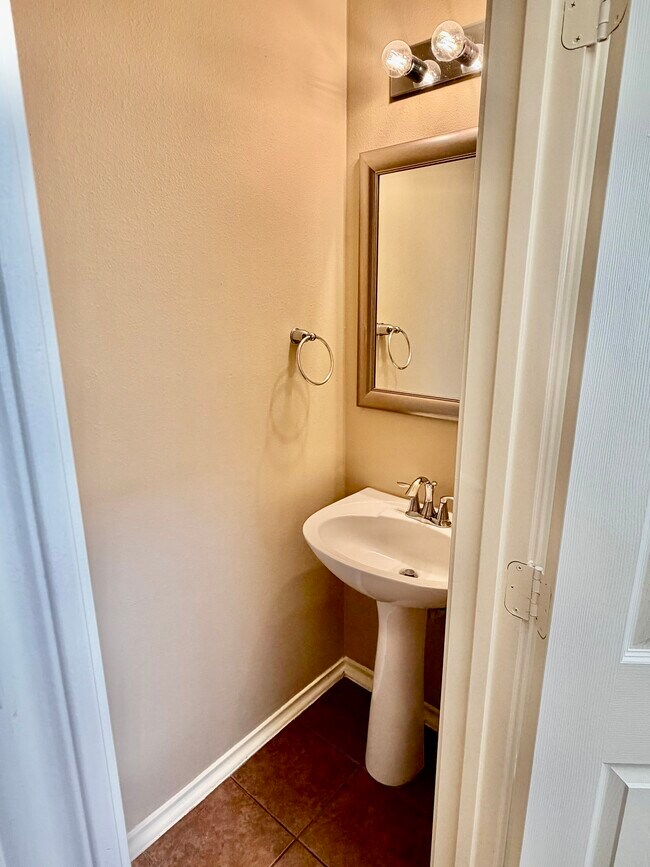 Foto del edificio - 6312 Stoney Creek Dr