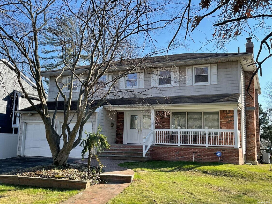Primary Photo - 4 Valley Ln N