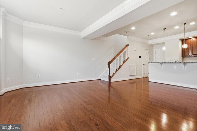 Building Photo - 3624 SPRING Ln