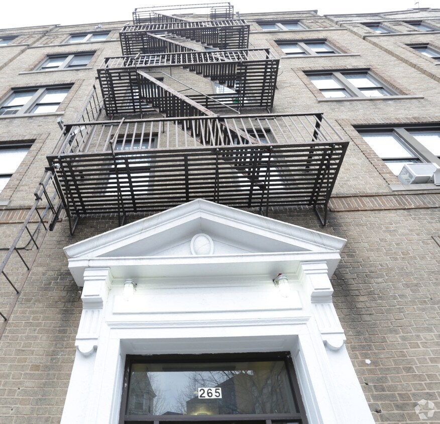 Building - 265 E 201st St