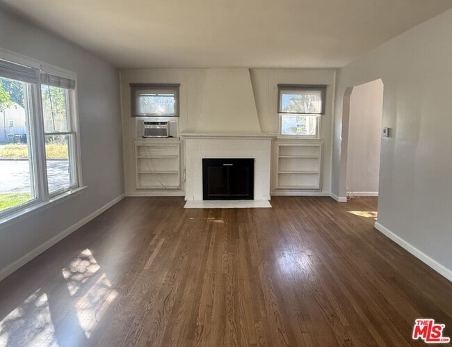 Building Photo - 11527 Albers St