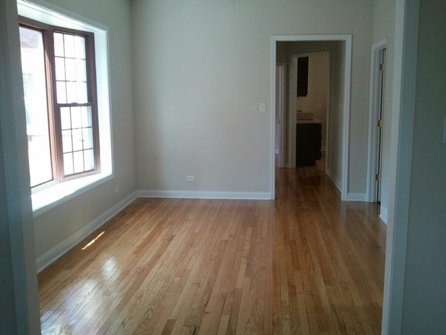 Interior Photo - 7310-7314 S King Dr
