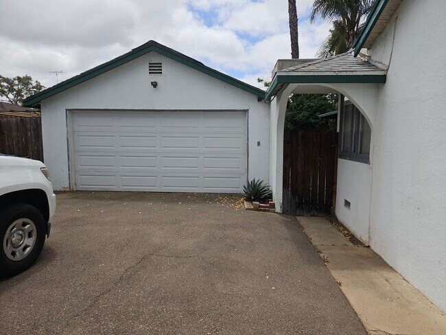 Foto del edificio - 581 Montview Dr