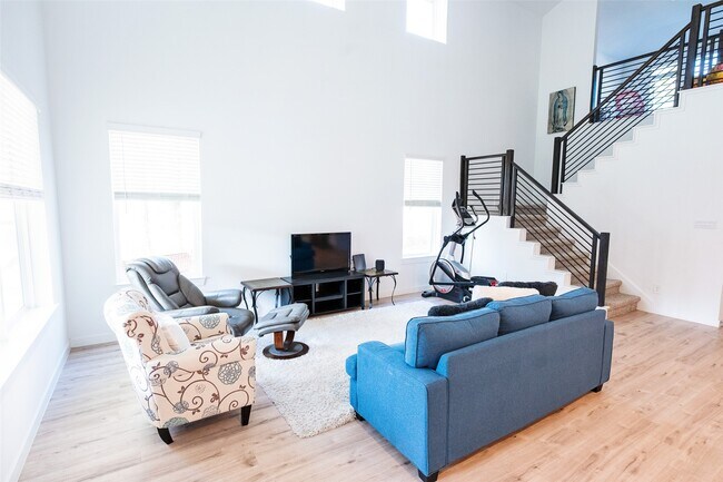 Building Photo - 14035 Vly Crk Ct