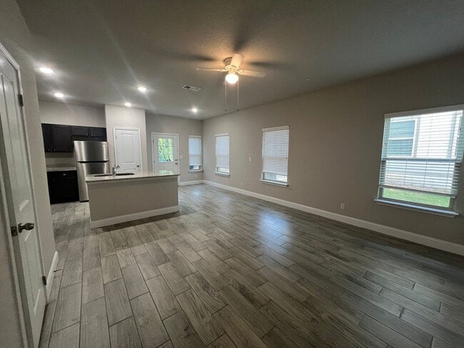 Foto del edificio - 7417 Savannah Brooks