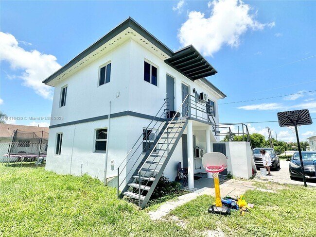 Foto del edificio - 3730 Avenue S