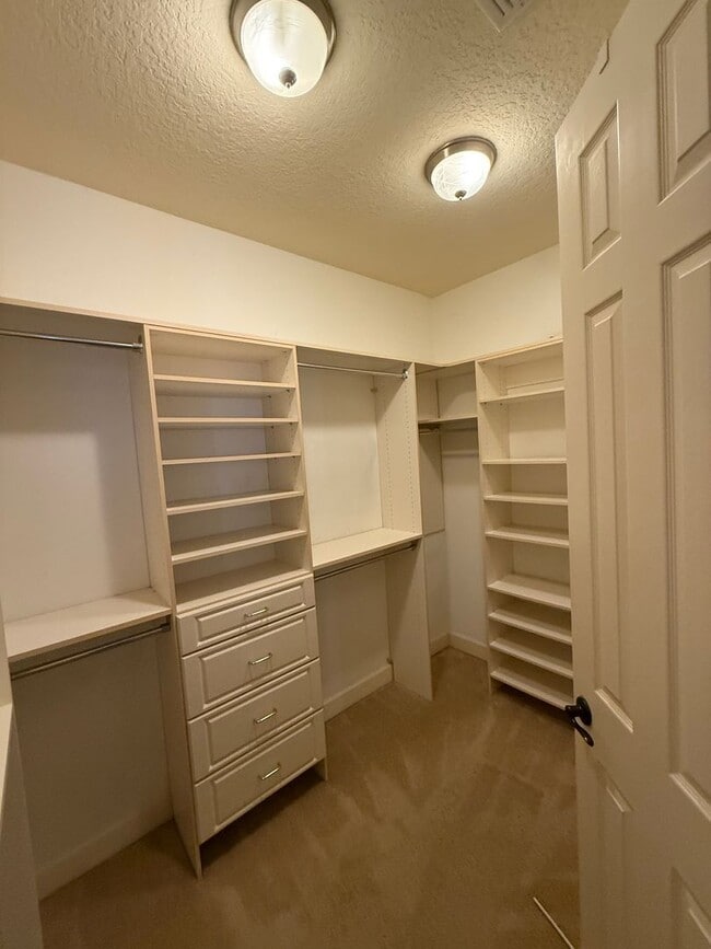 Building Photo - Packwood Townhomes