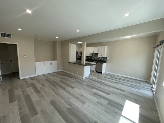 Building Photo - 969 Larrabee St