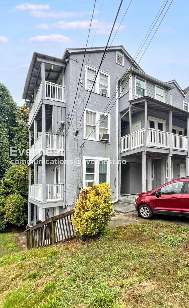 Building Photo - 32 Woodlawn Dr