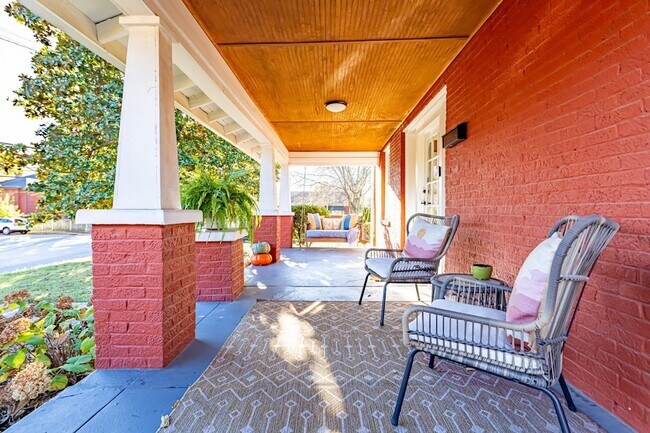 Building Photo - 310 S 7th St